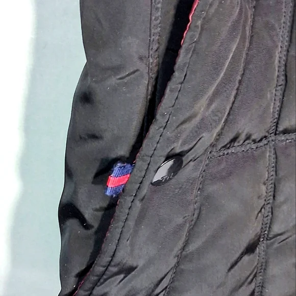 Men's Hilfiger Small Black/Burgundy Lined Full Zip and Button Down Puffer Jacket - Picture 10 of 12
